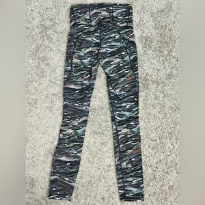 LULULEMON SIZE 2 leggings with pockets brand new condition